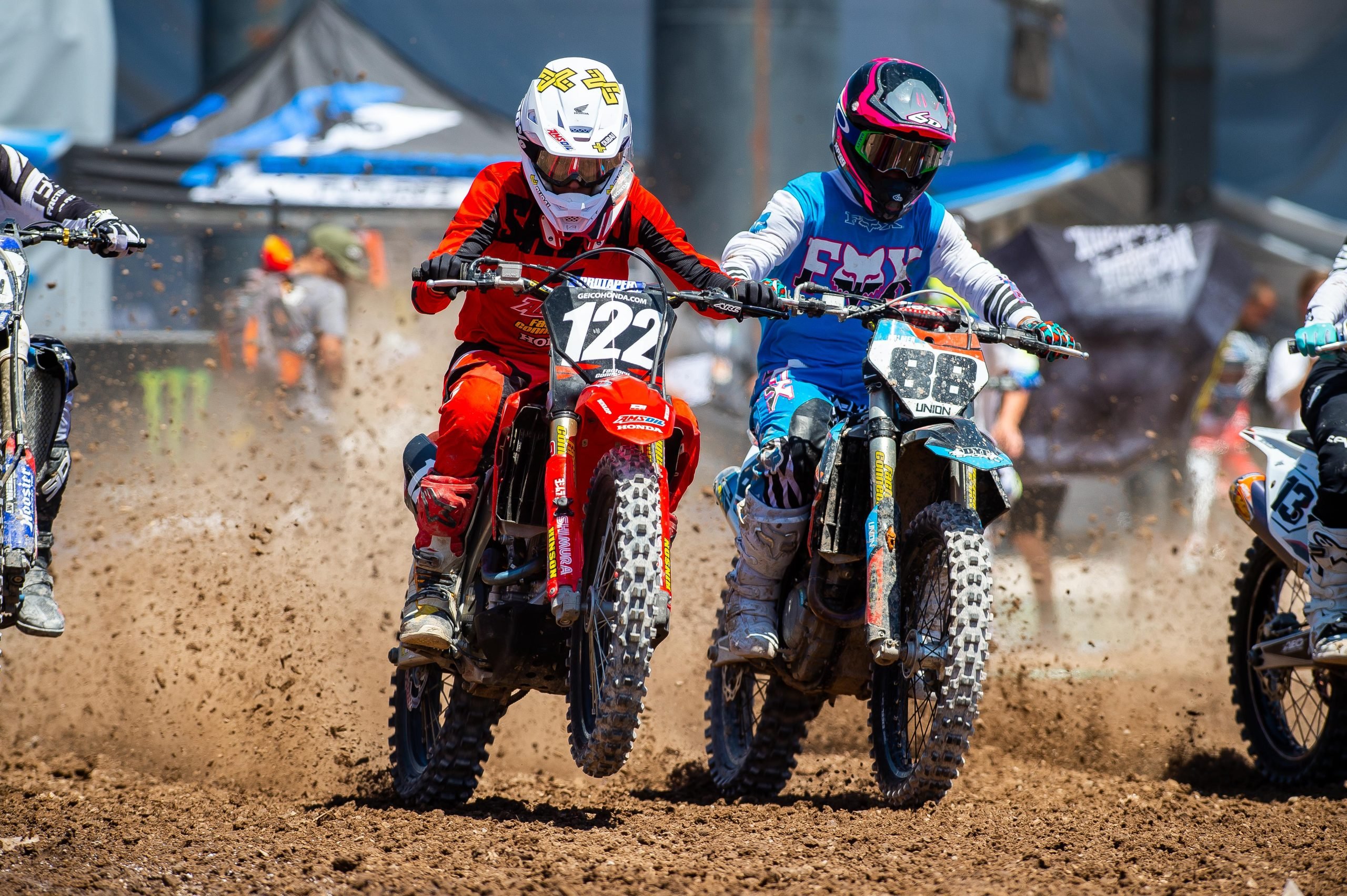 Amsoil Honda’s Carson Mumford (122) and KTM’s Kayden Palmer (88) competing in Las Vegas at the final round of Supercross Futures. Photo Credit: Feld Entertainment, Inc