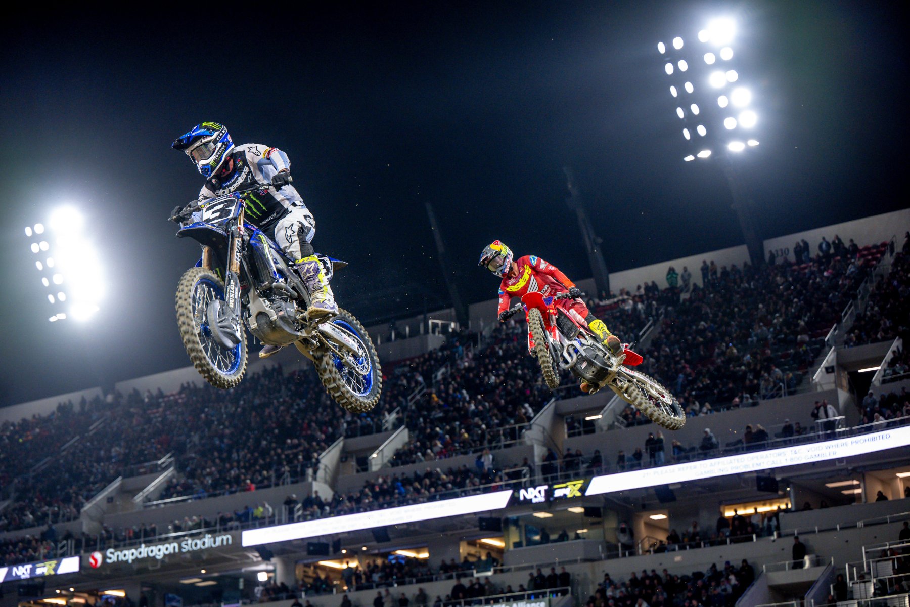 Eli Tomac leads Jett Lawrence